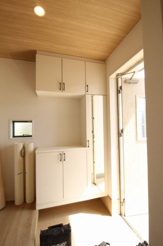 介良乙　新築戸建　1号棟【太陽光発電システム　7.56kw】（全3区画）　の収納|玄関収納