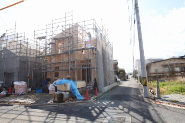 介良乙　新築戸建　1号棟【太陽光発電システム　7.56kw】（全3区画）　の外観|建築中　1号棟　土地面積　139.77㎡　（約42.28坪）