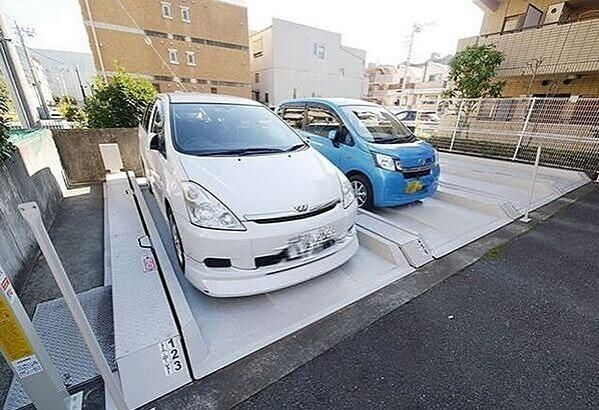 グレース代官Ⅳの駐車場