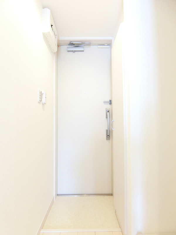 リブリ・新神戸の玄関