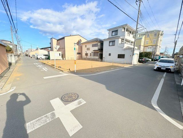 川越市広栄町　建築条件なし売地　「川越駅」徒歩18分　敷地40坪　【大塚小学区】の前面道路含む現地写真