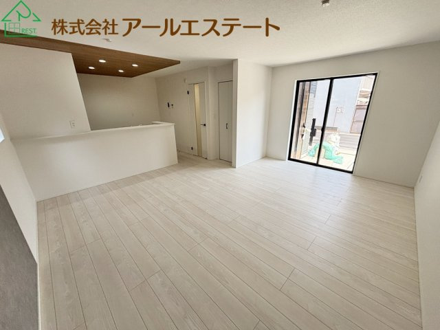 加古川市加古川町本町2期　JR「加古川駅」徒歩14分の居間・リビング