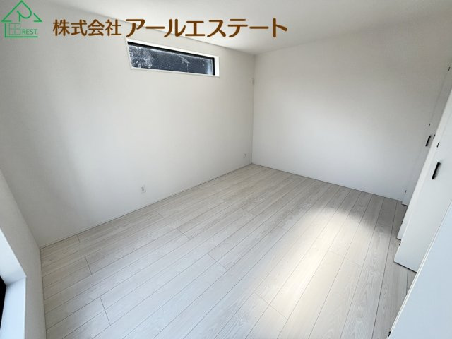 加古川市加古川町本町2期　JR「加古川駅」徒歩14分の洋室