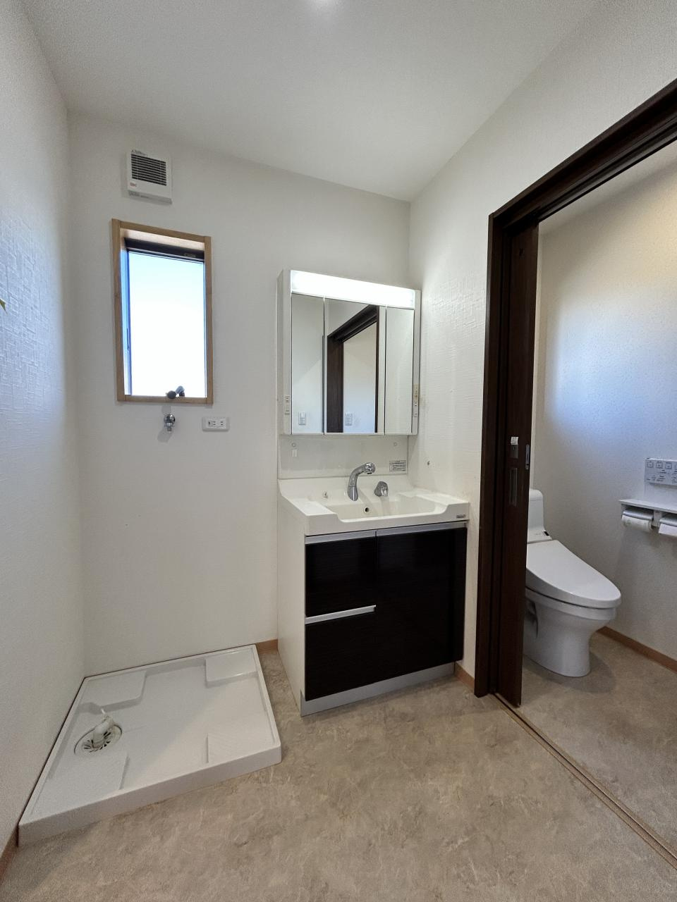 西条市樋之口382-13　中古住宅の洗面所