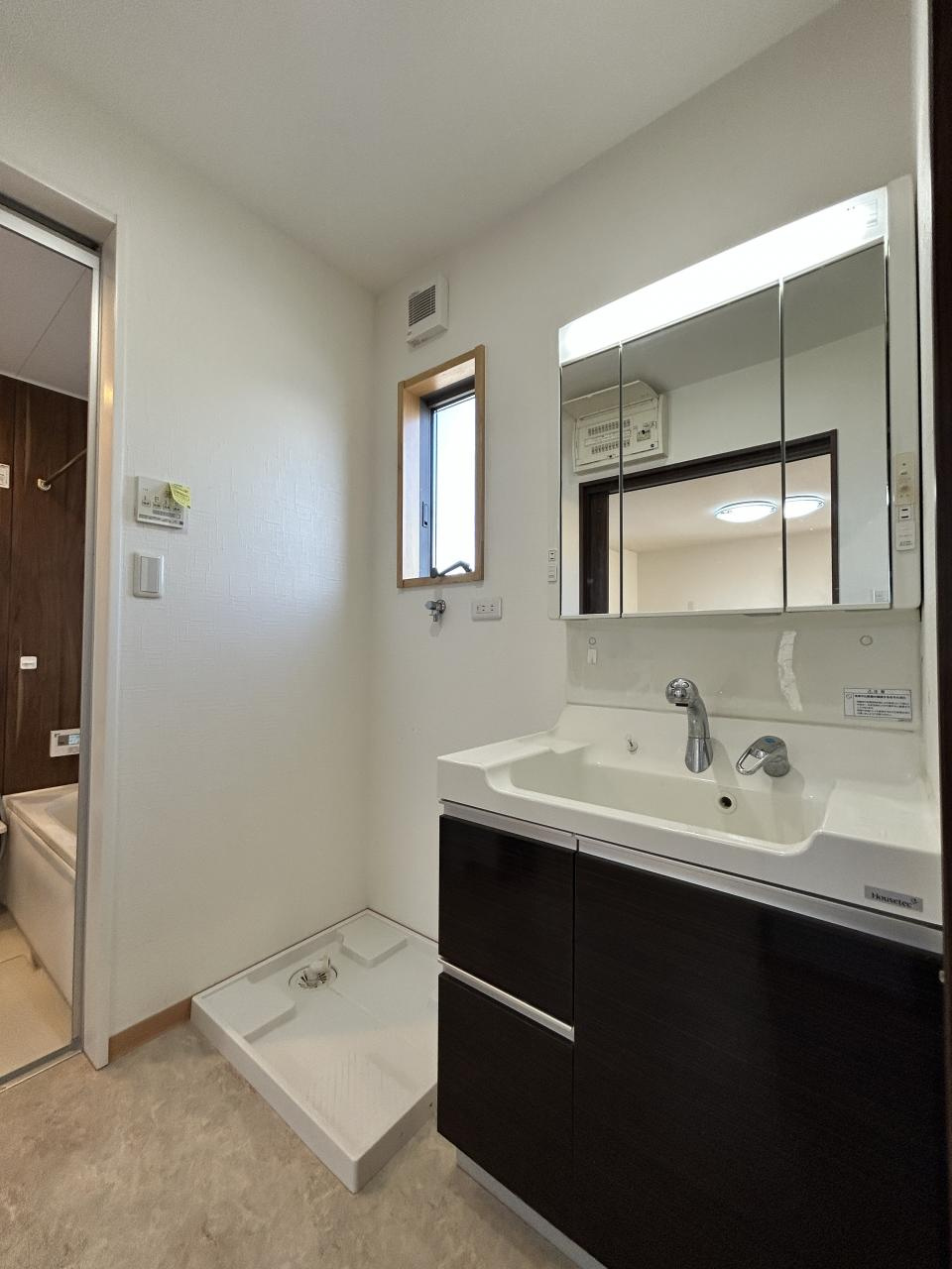 西条市樋之口382-13　中古住宅の洗面所