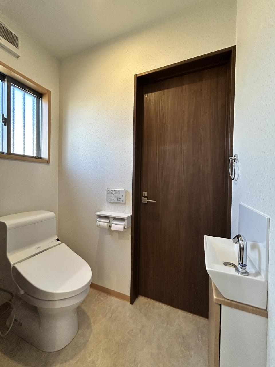 西条市樋之口382-13　中古住宅のトイレ