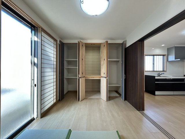 西条市樋之口382-13　中古住宅の洋室