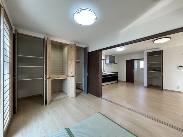 西条市樋之口382-13　中古住宅の洋室