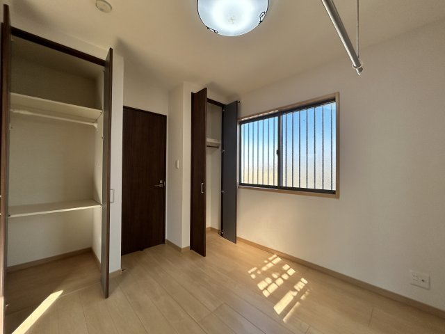 西条市樋之口382-13　中古住宅の洋室