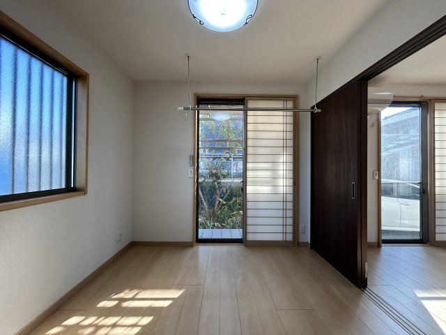 西条市樋之口382-13　中古住宅の洋室