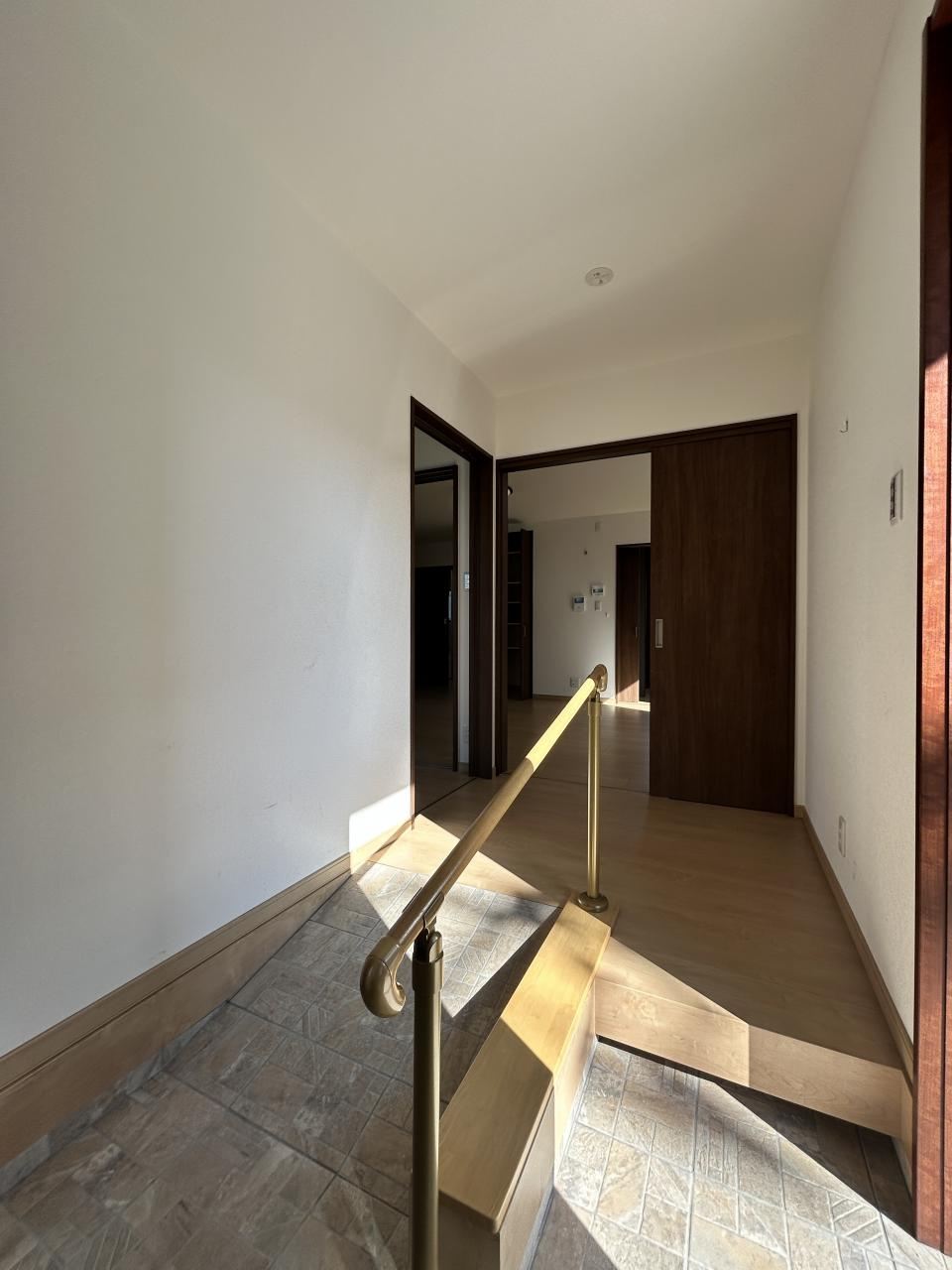 西条市樋之口382-13　中古住宅の玄関