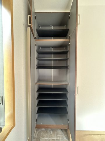 西条市樋之口382-13　中古住宅の玄関