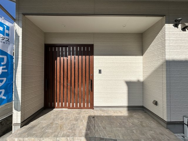 西条市樋之口382-13　中古住宅の玄関