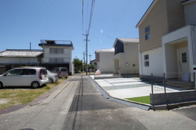 介良乙　新築戸建　2号棟【太陽光発電システム】（全3区画）　の前面道路含む現地写真