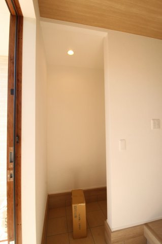 介良乙　新築戸建　2号棟【太陽光発電システム】（全3区画）　の収納|シューズインクローク