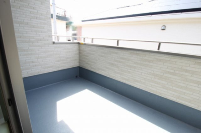 介良乙　新築戸建　2号棟【太陽光発電システム】（全3区画）　のバルコニー|2F　南東の部屋　7.37帖
