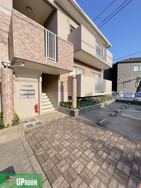 クレール参番館のエントランス