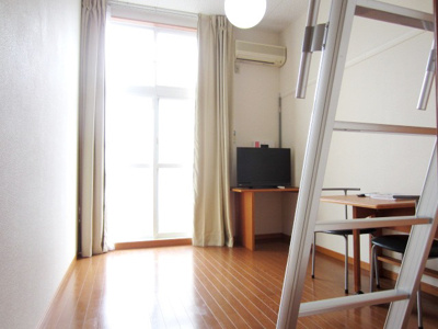 【居間・リビング】 | レオパレスメルツェ４