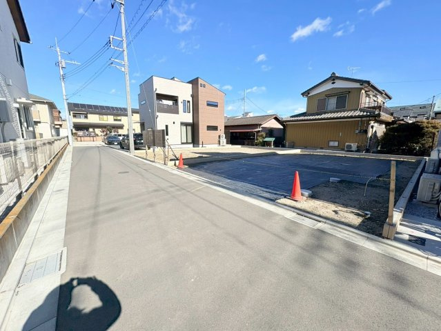 川越市神明町　建築条件付き売地　「本川越駅」徒歩24分　敷地34坪　【川越小学区】の前面道路含む現地写真