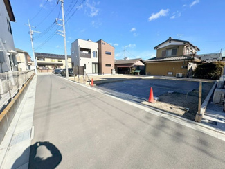 【前面道路含む現地写真】 | 川越市神明町　建築条件付き売地　「本川越駅」徒歩24分　敷地34坪　【川越小学区】