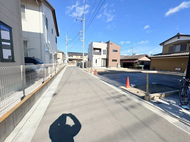 川越市神明町　建築条件付き売地　「本川越駅」徒歩24分　敷地34坪　【川越小学区】の前面道路含む現地写真