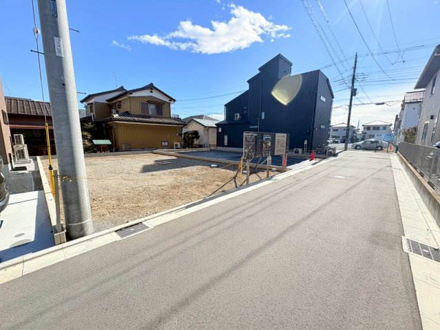 川越市神明町　建築条件付き売地　「本川越駅」徒歩24分　敷地34坪　【川越小学区】の前面道路含む現地写真