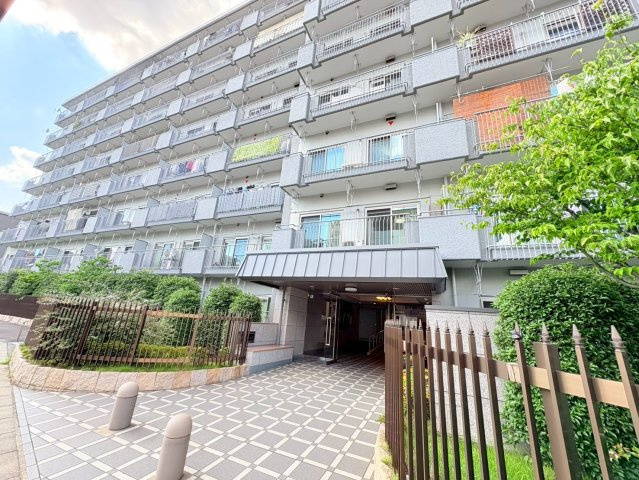 西京極ハイツの外観|大型ショッピングセンターにも徒歩圏内♪