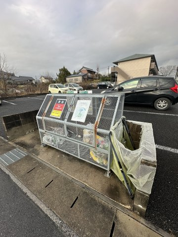 コリーヌBの駐車場