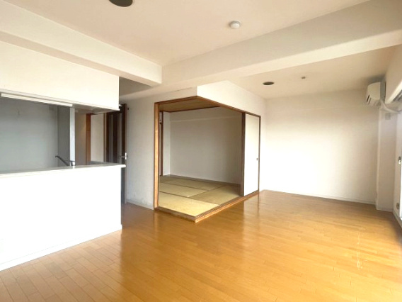 レークパレス大津堅田6階の居間・リビング