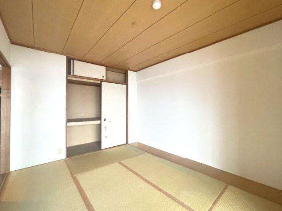 レークパレス大津堅田6階の和室