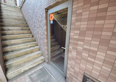 【エントランス】 | 小宮ビル | 毎日通るエントランスはこのようになっています