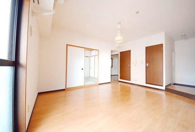 【居間・リビング】 | 小宮ビル | ゆったりとしたリビングです