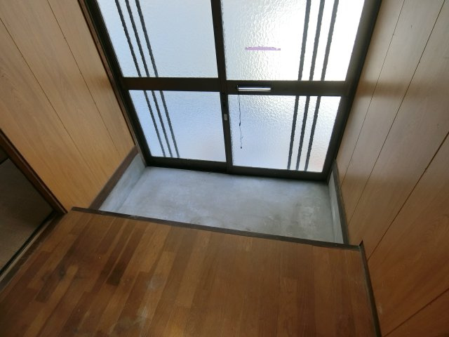 入野町16410-9戸建（倉庫）の玄関