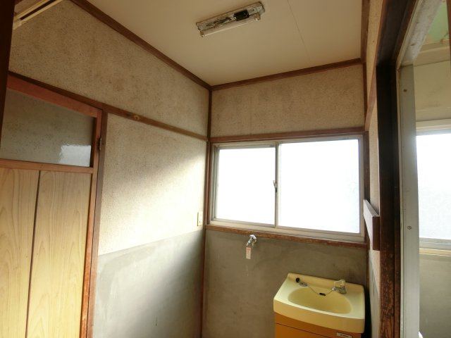 入野町16410-9戸建（倉庫）の洗面所