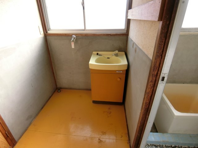 入野町16410-9戸建（倉庫）の洗面所