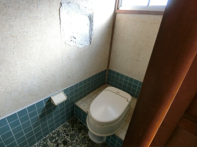 入野町16410-9戸建（倉庫）のトイレ