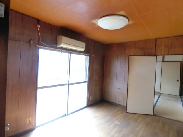 入野町16410-9戸建（倉庫）の居間・リビング