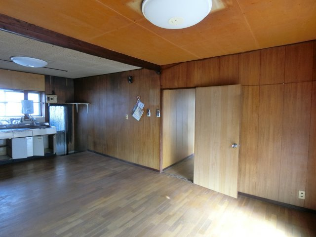 入野町16410-9戸建（倉庫）の居間・リビング