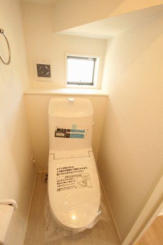 介良乙　新築戸建　3号棟【太陽光発電システム】（全3区画）　のトイレ|1F