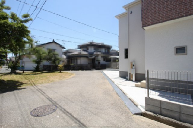 介良乙　新築戸建　3号棟【太陽光発電システム】（全3区画）　の前面道路含む現地写真|前面道路　南側　幅4.0ｍ　公道　接面14.3m