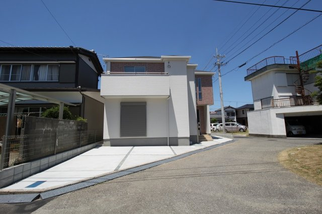 介良乙　新築戸建　3号棟【太陽光発電システム】（全3区画）　の前面道路含む現地写真|前面道路　南側　幅4.0ｍ　公道　接面14.3m