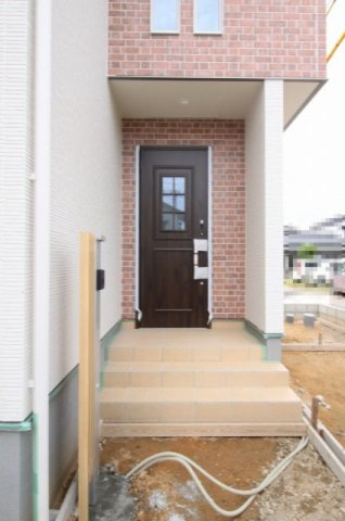 介良乙　新築戸建　3号棟【太陽光発電システム】（全3区画）　の玄関