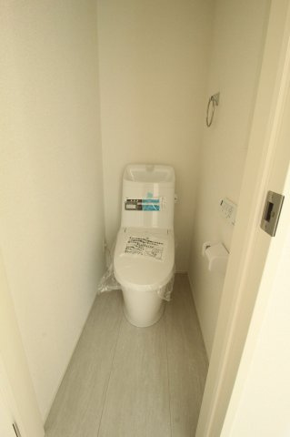 介良乙　新築戸建　3号棟【太陽光発電システム】（全3区画）　のトイレ|2F
