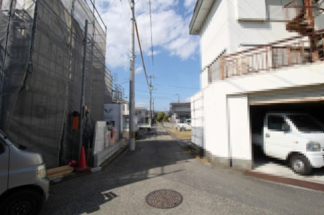介良乙　3号棟　新築戸建（全3区画）　の前面道路含む現地写真|造成中　3号棟　土地面積　104.84㎡　（約31.71坪）