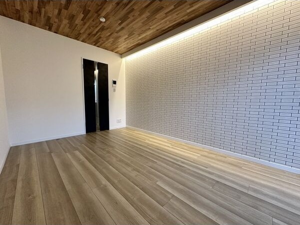 エスクード凪の洋室