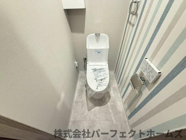 ロイヤルメドゥ香里園タワーのトイレ|落ち着いた色調のトイレです