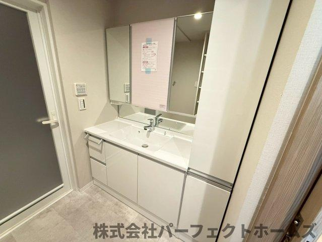 ロイヤルメドゥ香里園タワーの独立洗面台|使いやすい独立洗面台です