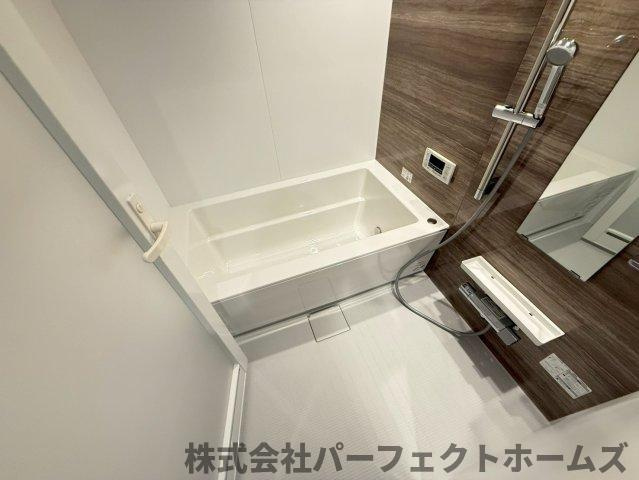 ロイヤルメドゥ香里園タワーの浴室|きれいなお風呂です