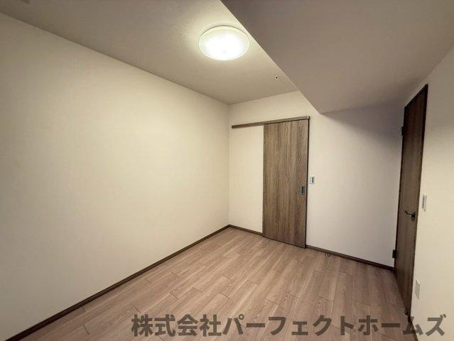 ロイヤルメドゥ香里園タワーの洋室|明るい洋室です