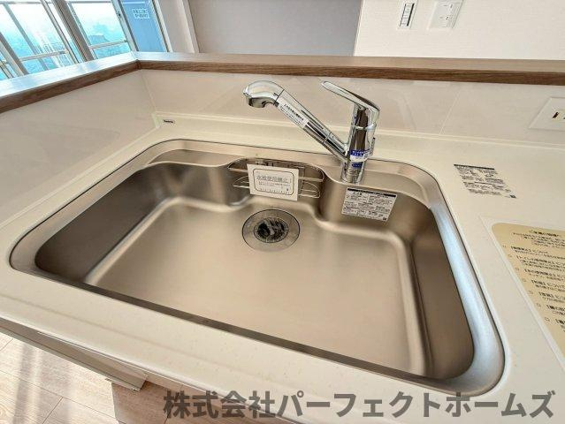 ロイヤルメドゥ香里園タワーのキッチン|コンパクトなキッチンで掃除もラクラク